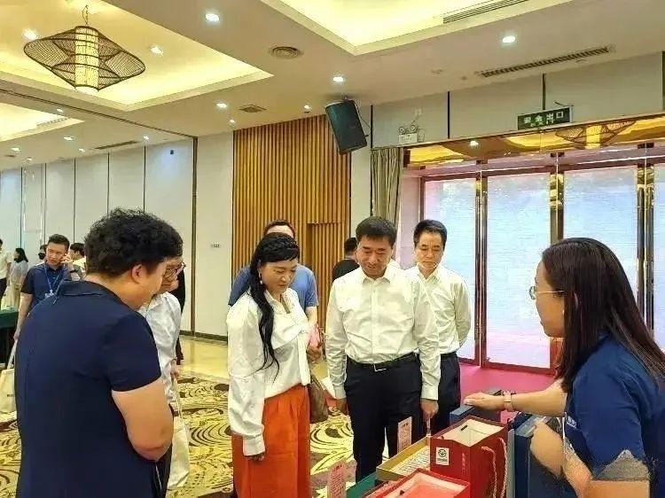 【協(xié)會動態(tài)】2023年“黃河口農(nóng)品”（深圳）推介會暨山東·東營現(xiàn)代農(nóng)業(yè)投資說明會在深圳成功舉辦，我會秘書長黃愛應(yīng)邀出席并致辭